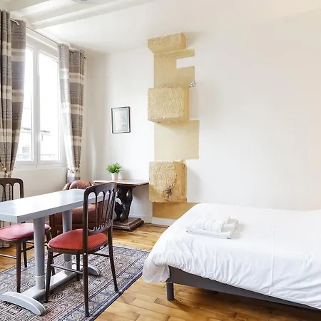 Blanc Et Gris Apartment